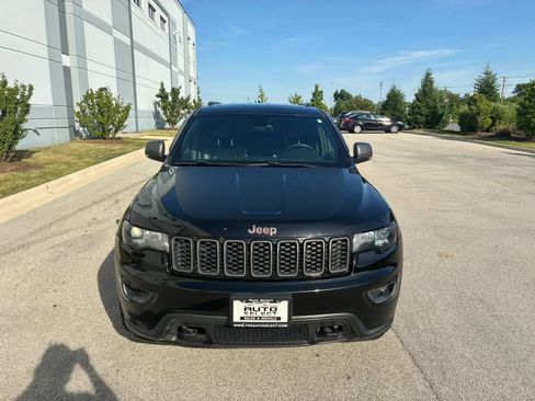 Used 2017 Jeep Grand Cherokee Trailhawk AWD/4WD image 2