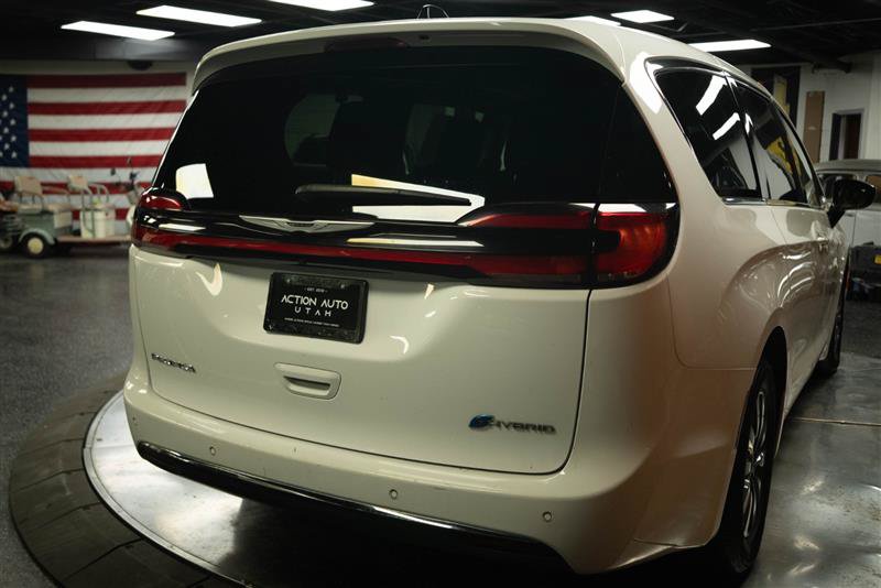 Used 2024 Chrysler Pacifica Limited FWD image 6