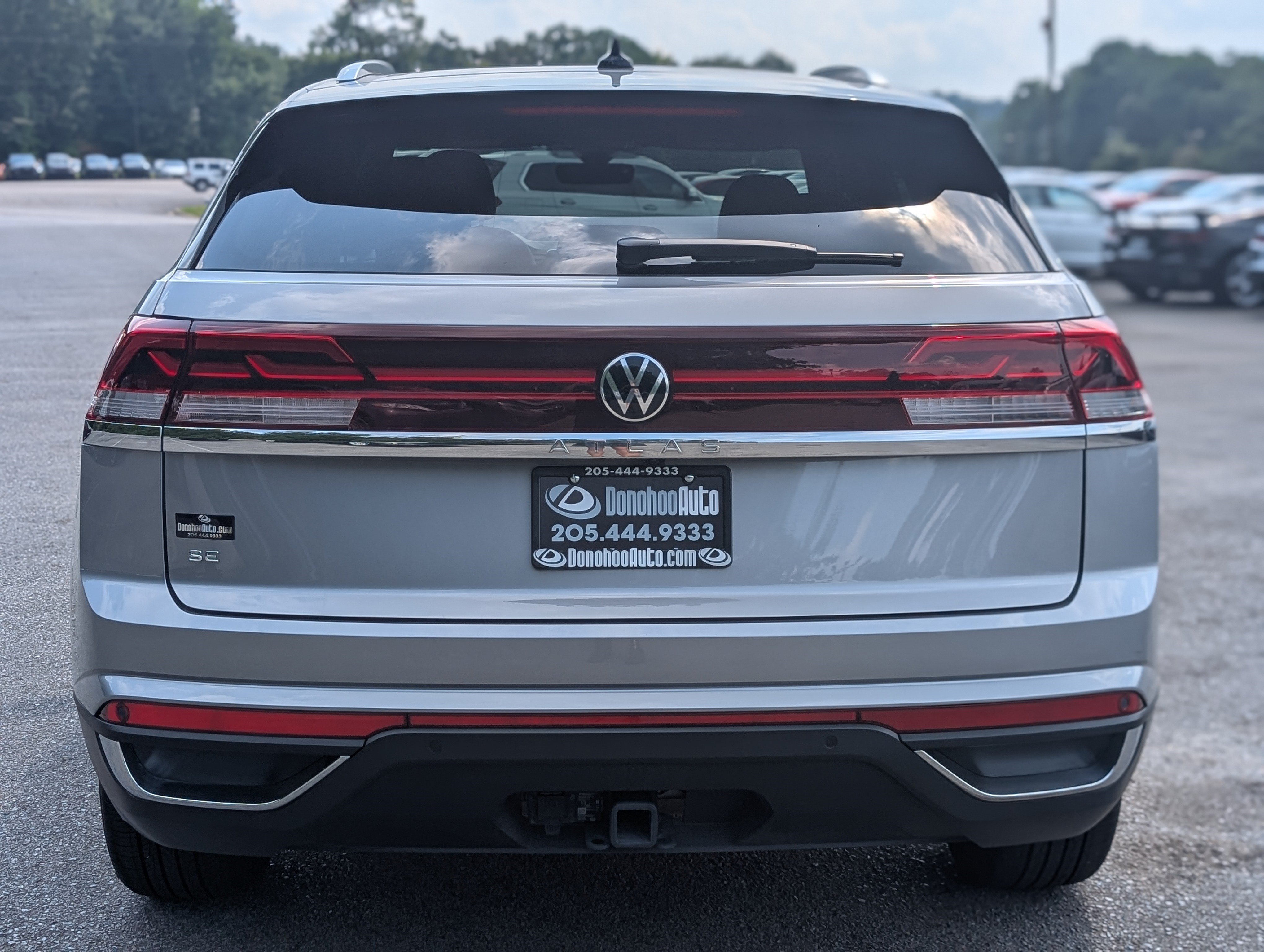 Used 2026 Volkswagen Atlas Cross Sport SE w/ Panoramic Sunroof Package FWD image 8