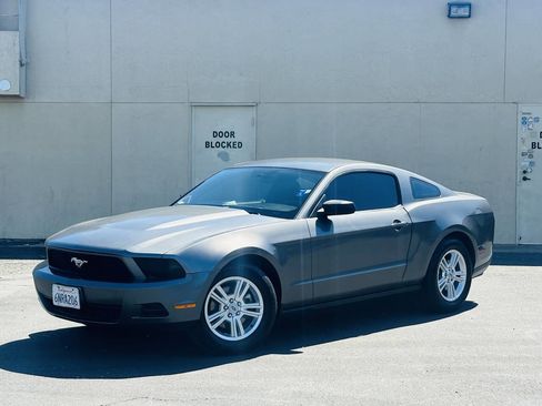 Used 2011 Ford Mustang Coupe RWD image 4