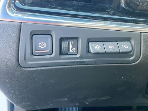 Used 2022 Cadillac XT6 Premium Luxury w/ Technology Package image 10