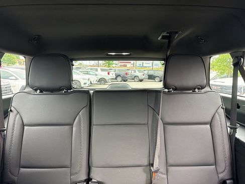 Used 2025 GMC Yukon XL Denali AWD/4WD image 24