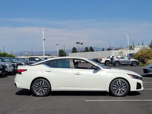 New 2026 Nissan Altima 2.5 SV FWD image 19
