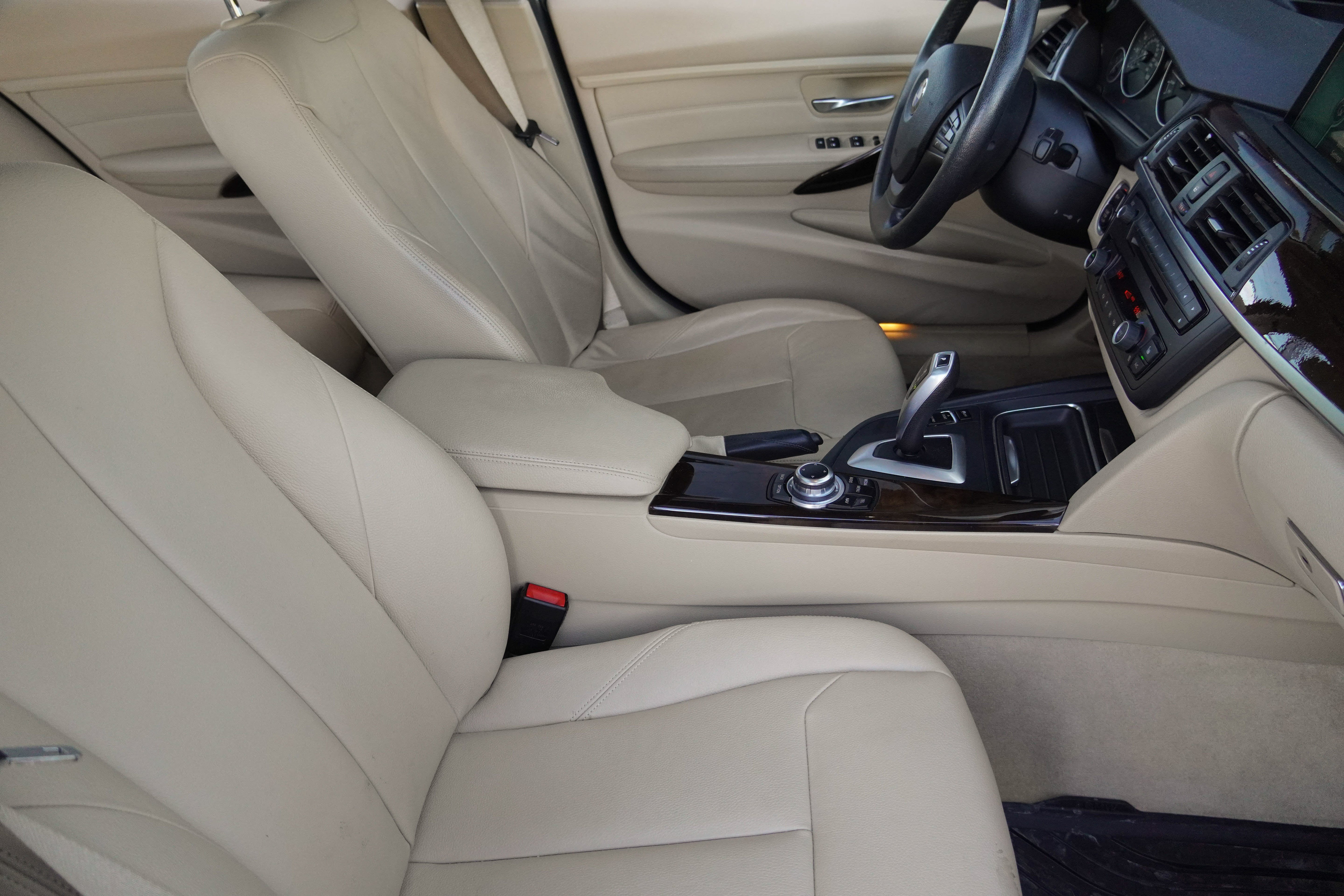 Used 2013 BMW 335i xDrive Sedan AWD/4WD image 12
