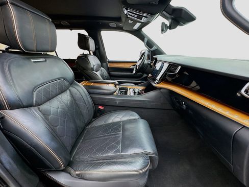 Used 2022 Jeep Grand Wagoneer Series III w/ Flexible Seating Group image 21