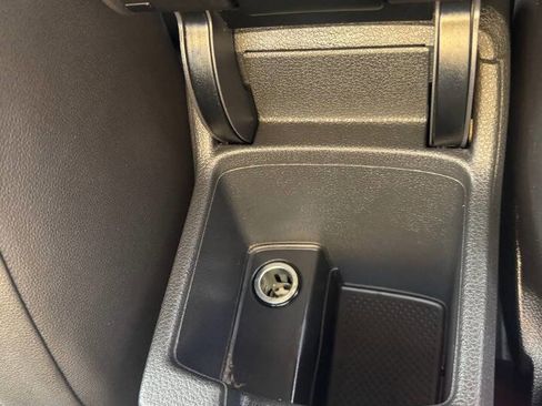 Used 2015 Volkswagen Golf TDI S image 17