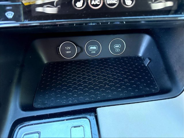 Used 2025 Genesis G70 2.5T RWD image 17