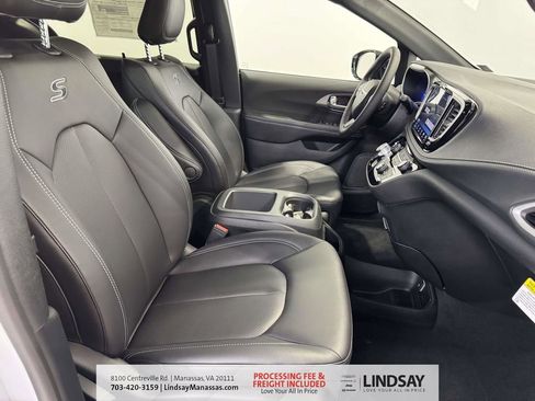 New 2026 Chrysler Pacifica Select w/ S Appearance Package image 11