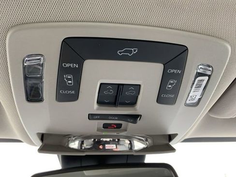 Used 2025 Toyota Sienna XLE image 26