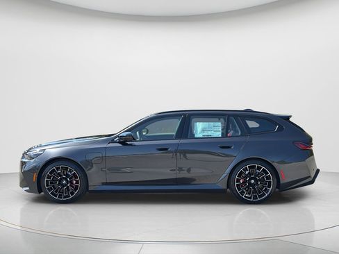 New 2026 BMW M5 Touring AWD/4WD image 2