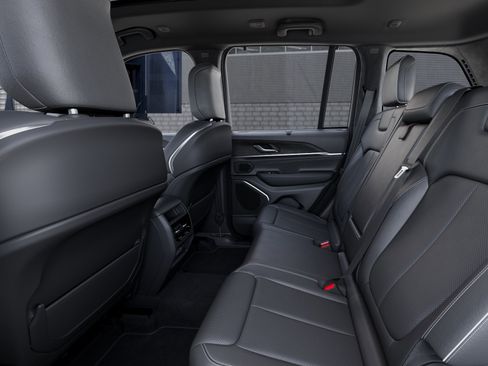 New 2025 Jeep Grand Cherokee Overland w/ Adv Protech Group III image 23