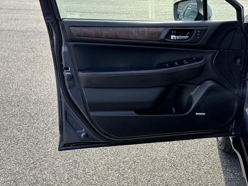 Used 2017 Subaru Outback 3.6R Limited image 18