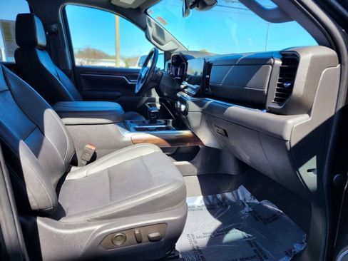 Used 2023 GMC Sierra 1500 SLT w/ SLT Premium Package AWD/4WD image 9
