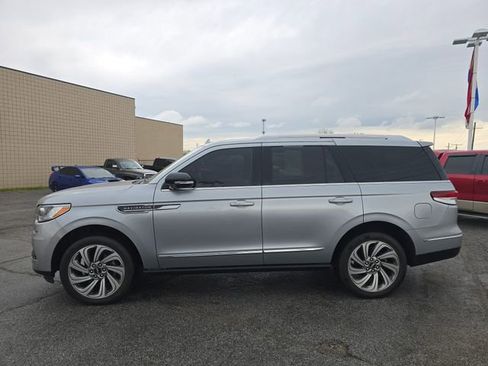 Used 2023 Lincoln Navigator Reserve AWD/4WD image 7