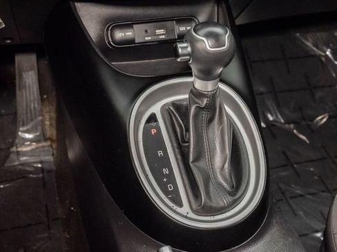 Used 2015 Kia Soul FWD image 12