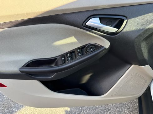 Used 2014 Ford Focus SE FWD image 10