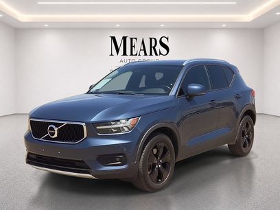 Used 2021 Volvo XC40 T4 Momentum