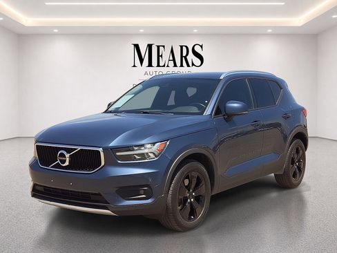 Used 2021 Volvo XC40 T4 Momentum FWD image 1