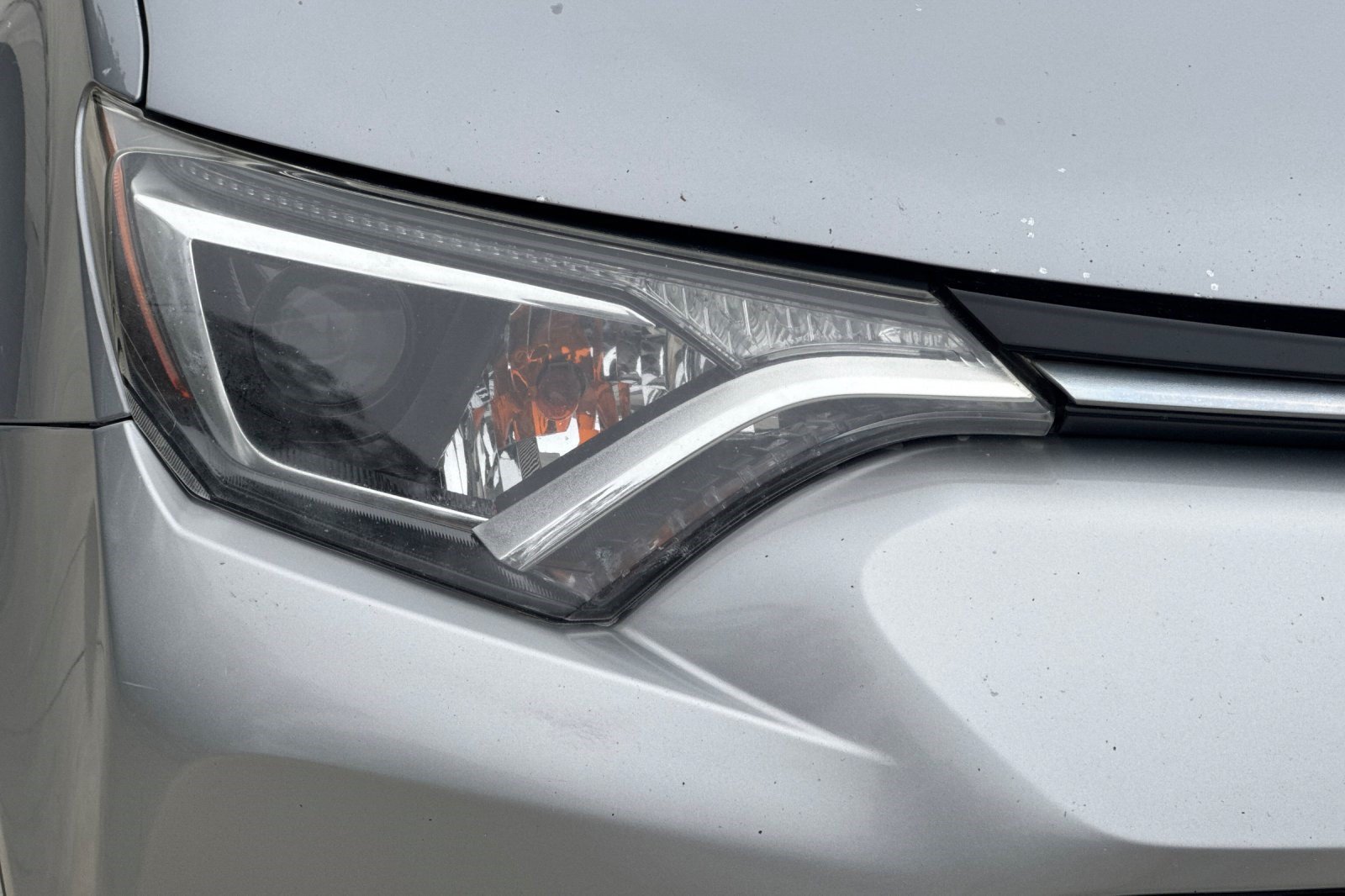 Used 2018 Toyota RAV4 XLE w/ Plus Extra Value Package AWD/4WD image 11