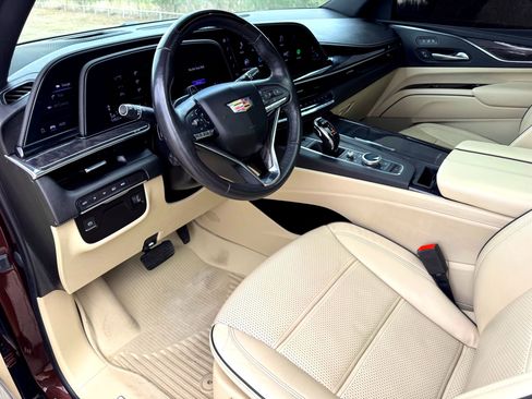 Used 2023 Cadillac Escalade Premium Luxury image 12