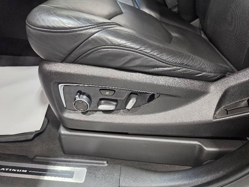 Used 2018 Cadillac Escalade ESV Platinum AWD/4WD image 16