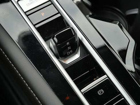 Certified 2024 Volkswagen Atlas SE w/ Black Wheel Package image 25