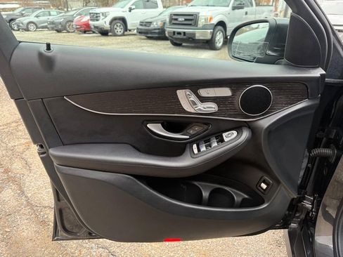 Used 2022 Mercedes-Benz GLC 300 4MATIC image 12