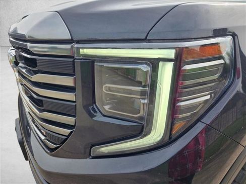 Used 2022 GMC Sierra 1500 AT4 w/ AT4 Premium Package AWD/4WD image 10