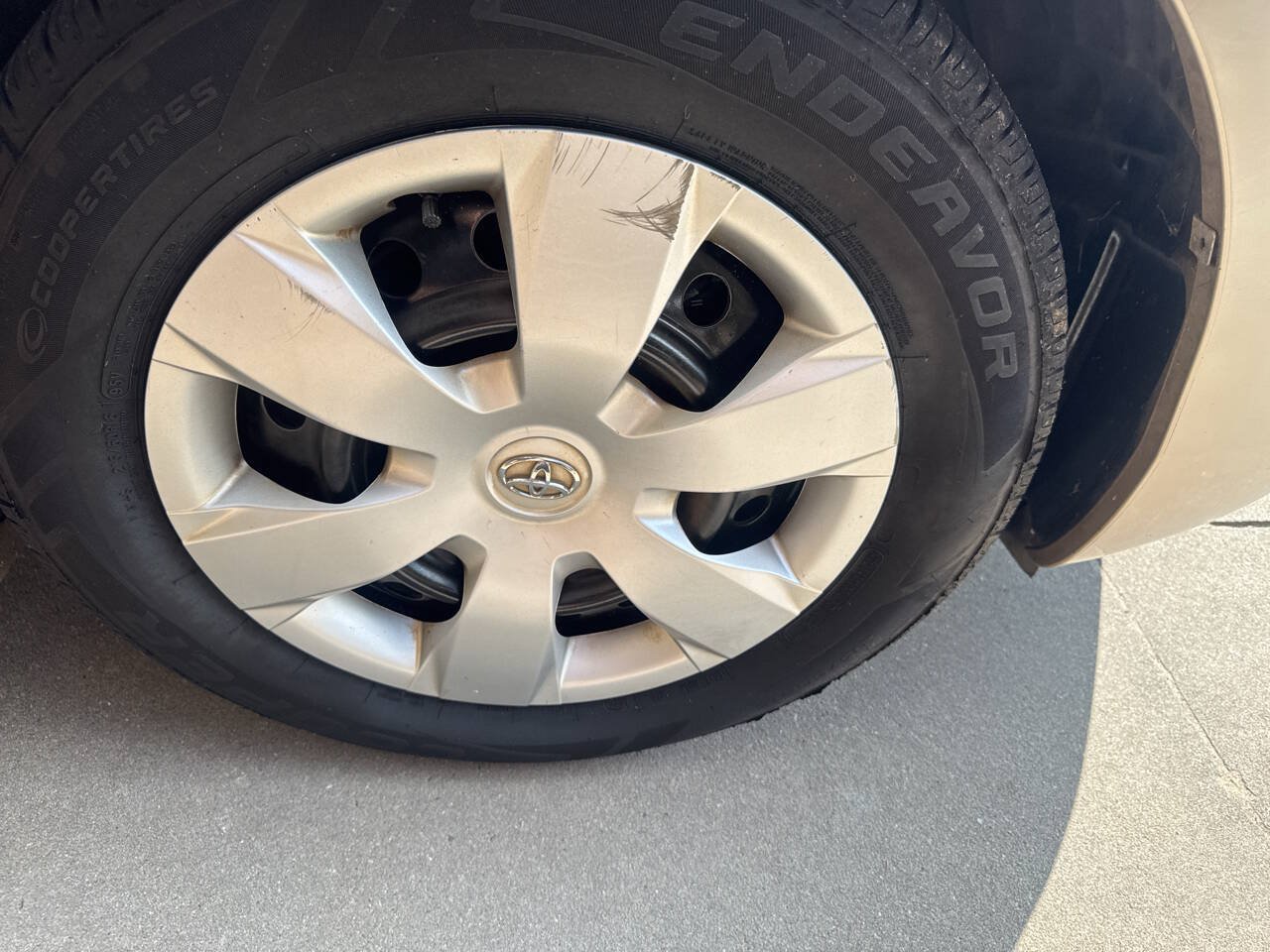 Used 2009 Toyota Camry LE FWD image 25