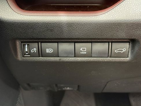 Used 2019 Toyota RAV4 Limited FWD image 25