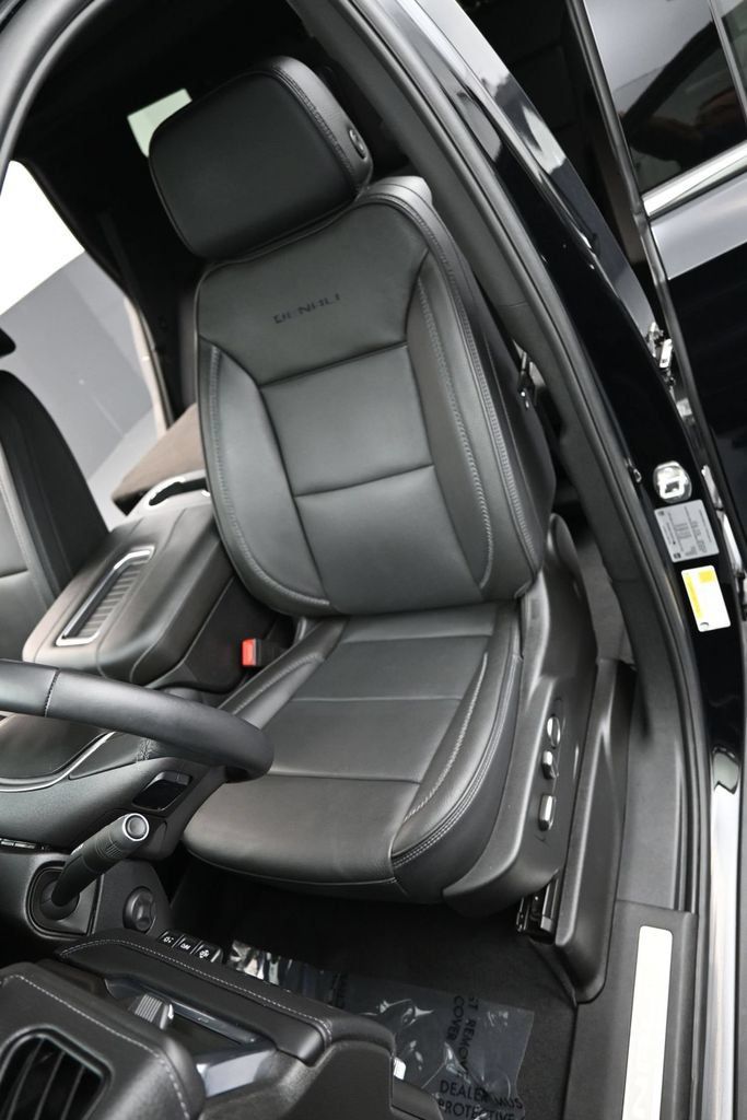 Used 2024 GMC Yukon Denali w/ Advanced Technology Package AWD/4WD image 15