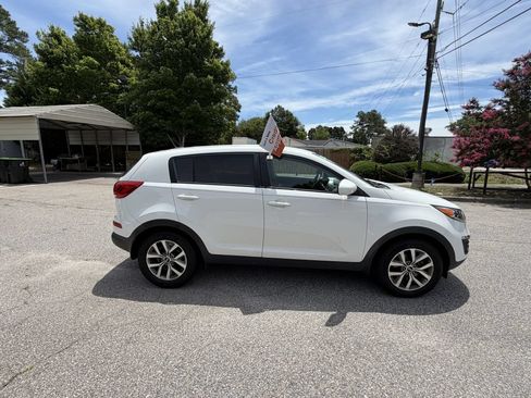 Used 2016 Kia Sportage LX FWD image 4