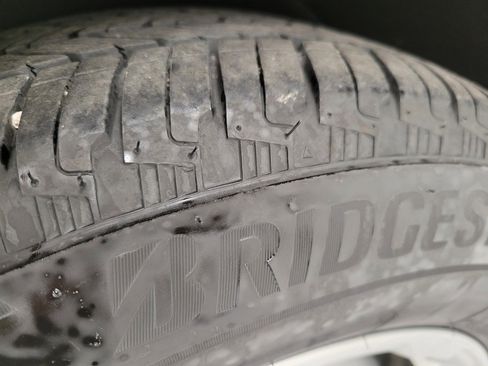 Used 2024 GMC Terrain SLE image 5