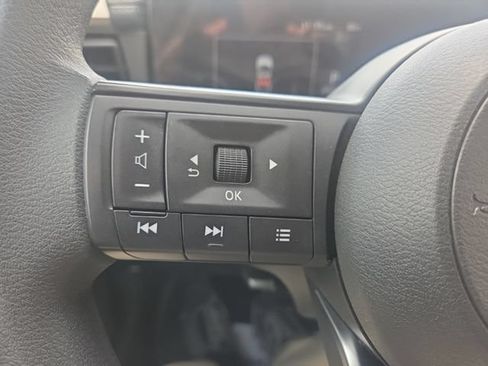 Used 2025 Nissan Kicks SV AWD/4WD image 18