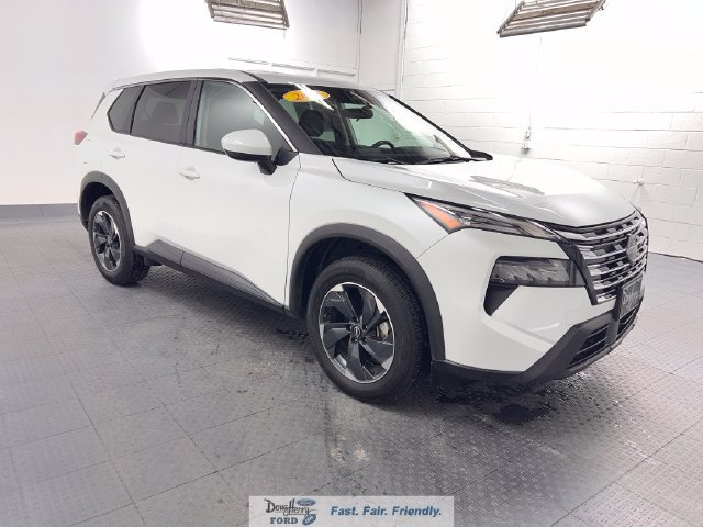 Used 2025 Nissan Rogue SV AWD/4WD image 3