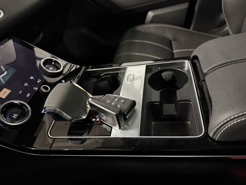 Used 2022 Land Rover Range Rover Velar R-Dynamic S image 15
