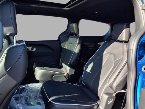 New 2026 Chrysler Pacifica Limited image 22