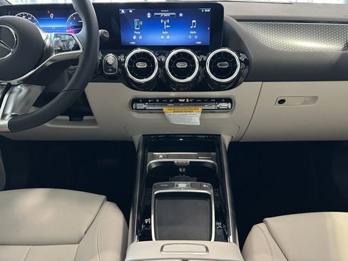 New 2025 Mercedes-Benz GLA 250 4MATIC image 14