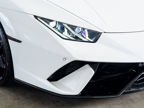Used 2018 Lamborghini Huracan Performante image 18