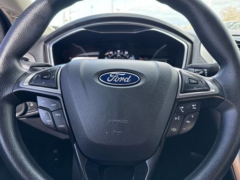 Used 2017 Ford Fusion SE w/ Fusion SE Technology Package image 17