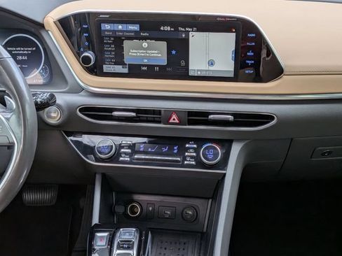 Used 2021 Hyundai Sonata Limited w/ Preferred Accessory Package FWD image 16