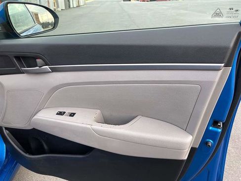 Used 2017 Hyundai Elantra SE image 76