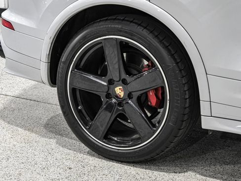 Used 2016 Porsche Cayenne GTS image 74