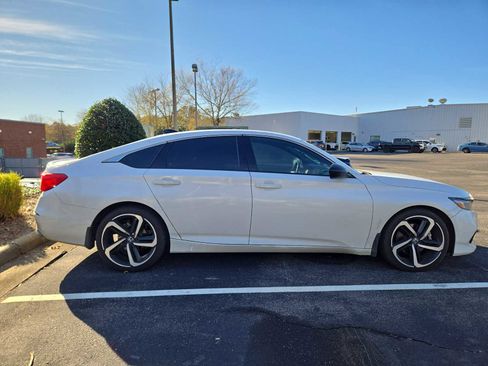 Used 2022 Honda Accord Sport image 2
