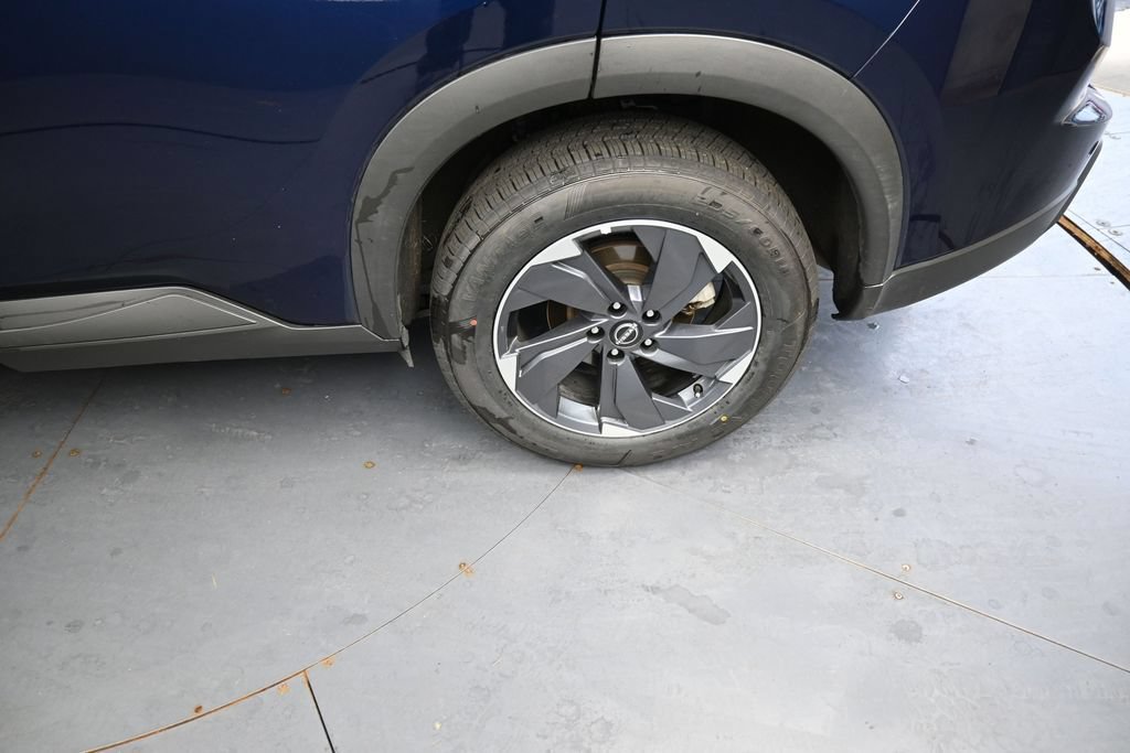 Used 2025 Nissan Rogue SV FWD image 12