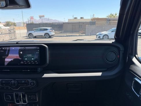 Used 2025 Jeep Wrangler Unlimited Rubicon AWD/4WD image 34