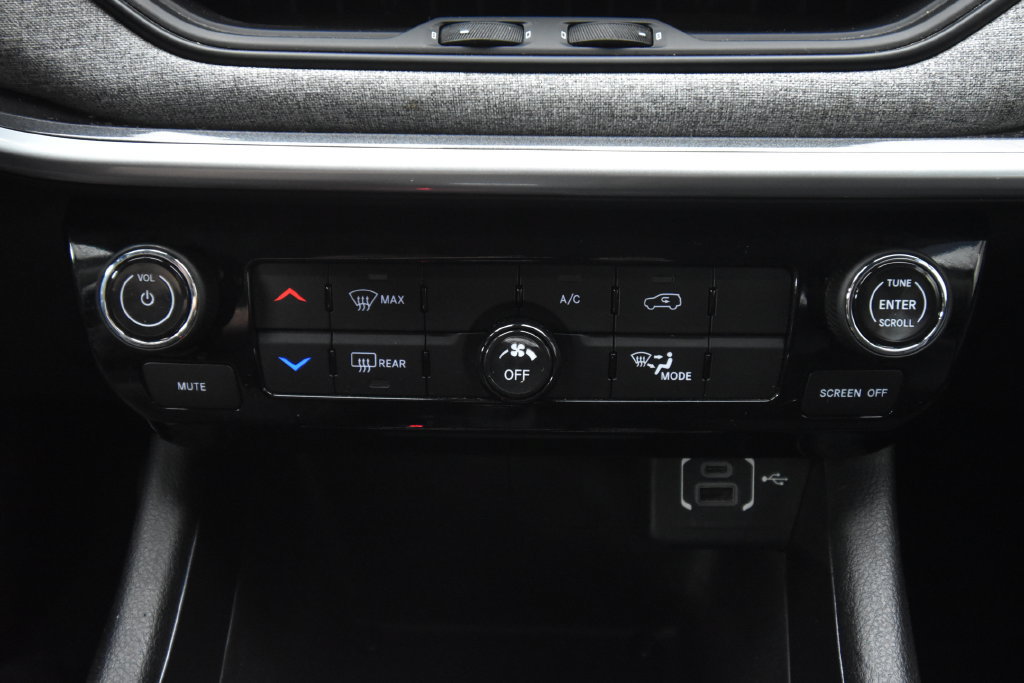 Used 2022 Jeep Compass Latitude FWD image 31