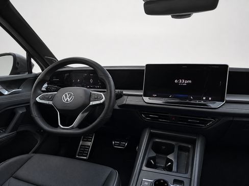 Used 2025 Volkswagen Tiguan SE R-Line AWD/4WD image 23