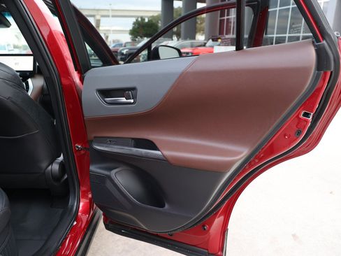 Certified 2024 Toyota Venza XLE image 41