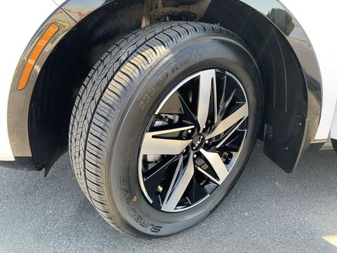 Used 2022 Kia Sorento EX w/ Panoramic Sunroof Package FWD image 12